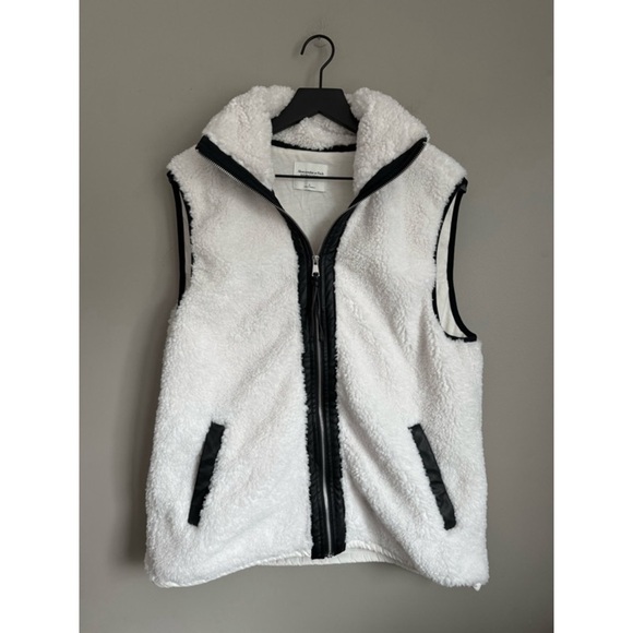 Abercrombie & Fitch White and Black Vest - Picture 2 of 3